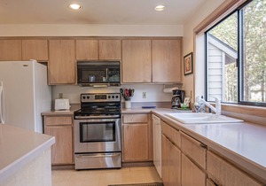 Tokatee! Double Master Suites in this Large Family Home Near Golf, River and Tra in Sunriver
