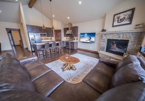 Updated Townhome | Private Hot Tub | Pool access in Keystone
