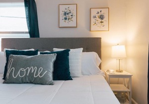 Villa Chic near Downtown Bristol King Bed in Bristol