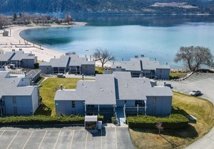 Yacinde E5 Poolside Condo with Loft, Sleeps 4 in Manson