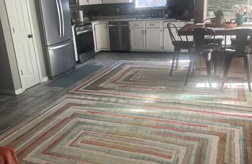 Wayne House | 1/2 hour walk to 500 track, huge outdoor space