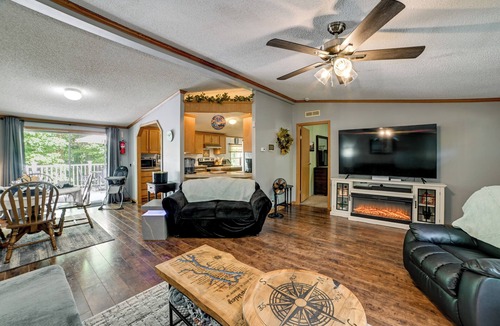 Kuttawa House | 1/2 Mile to Eureka Boat Ramp on Lake Barkley!