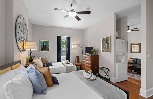 Olde Town Augusta Apartment | 1 Bedroom, 1 Bathroom suite in Downtown Augusta. The sleeping arrangements for this unit are two queen beds and a pull-out couch in the living room.