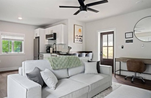 Allons Cottage | 1 Bedroom Anchor Cottage 2 - One bedroom, one murphy bed, one sleeper sofa, with kitchenette