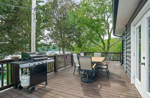 Allons Cottage | 1 Bedroom Anchor Cottage 2 - One bedroom, one murphy bed, one sleeper sofa, with kitchenette