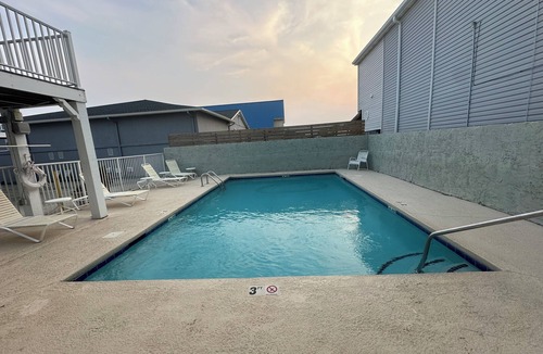 Ocean Isle Beach Condo | 1- bedroom condo-Smack-Dab-In-The-Middle of OIB
