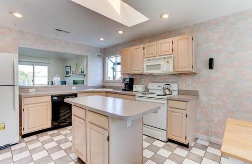 Croatan Beach House | 1 BLOCK TO BEACH, Delightful & Spacious, 3 BR/3.5BA Virginia Beach Vacation