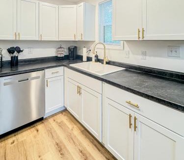 Evansville House | 1 BR Fire Pit BBQ Retreat