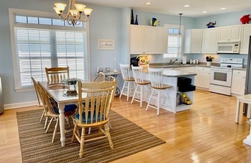 Long Beach House | 1 Day At A Time/3308 W Dolphin Drive