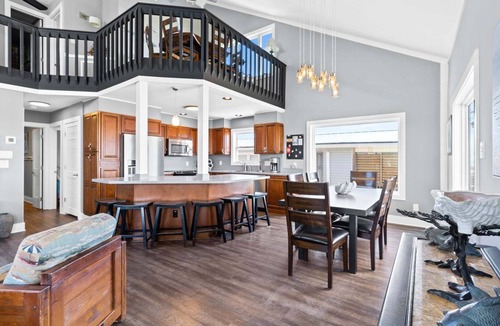 Oak Island House | 1 Fine Day/4525 W Beach Drive