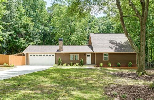 Alpharetta House | ~ 1 Mi to Dtwn Alpharetta: Home w/Screened Porch!