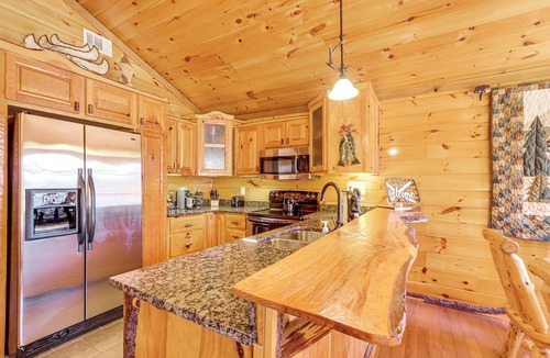 Blairsville Cabin | 1 Mi to Nottely Lake: Home w/Furnished Deck!