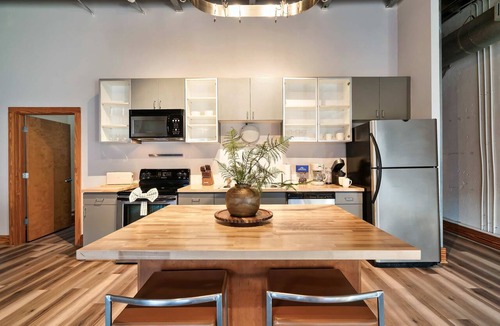 Old City Apartment | 1 Mile to Downtown Knoxville・Cozy Historic Loft