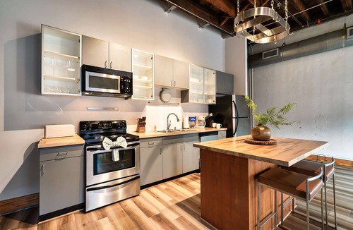 Old City Apartment | 1 Mile to Downtown Knoxville・Cozy Historic Loft