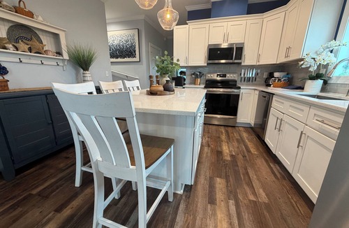 Sneads Ferry House | 1-Min to Beach - Pool - Hot Tub - Sleeps & Dines 14 - 3 Kings - 2 Living Areas