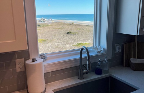 Sneads Ferry House | 1-Min to Beach - Pool - Hot Tub - Sleeps & Dines 14 - 3 Kings - 2 Living Areas