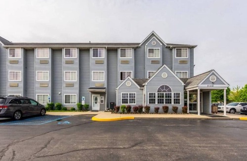 Indianapolis Apartment | 1 Queen Bed | Mobility Accessible Tub Nsmk