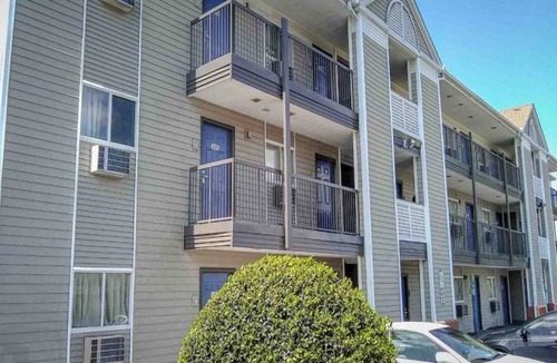Terry Sanford Apartment | 1 Queen Bed|Smk|Kitchen