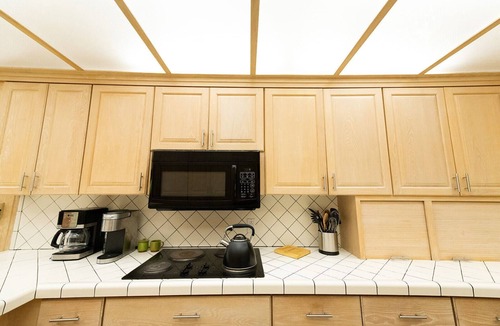 Menlo House | 10% discount off nightly rate for last minute stays ! Book now- late summer fun!