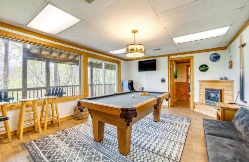 Balsam House | 10 Mi to Waynesville: Cabin w/Hot Tub & Mtn Views
