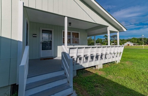 Wanchese Cottage | 10 Minutes to Manteo and 10 minutes to the beaches of Nags Head!