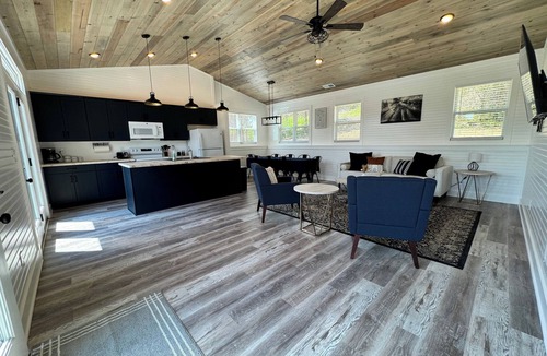 Dry Ridge House | 100 Acre Relaxing Retreat Near ARK- The Cabin