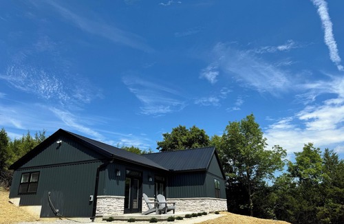 Dry Ridge House | 100 Acre Relaxing Retreat Near ARK- The Cabin