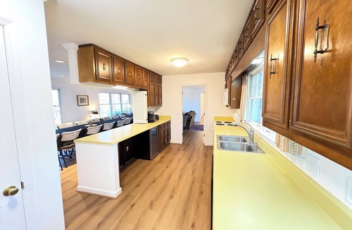 Lookout Mountain House | 11 Bdrm ~🏠🏡1 Story-40ppl! 2 HOUSES RETREATS,FIRETABLE🔥Lkt Mtn REAL BEDS
