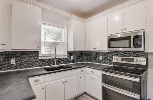 Petersburg House | 11 Mi to Fort Lee: 5-Acre Retreat w/Scenic Views