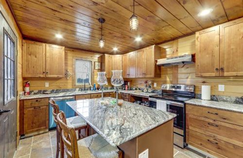 Whittier House | 11 Mi to Great Smoky Mountains NP: Modern Cabin