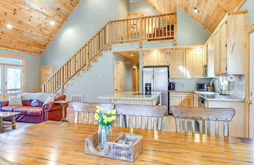 Cullowhee Cabin | 13 Mi to Cashiers! Family Cabin w/Wraparound Deck