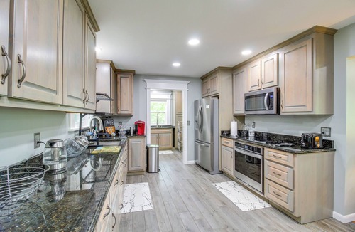 Henagar House | 13 Mi to Guntersville Lake: Henagar Gem w/Hot Tub