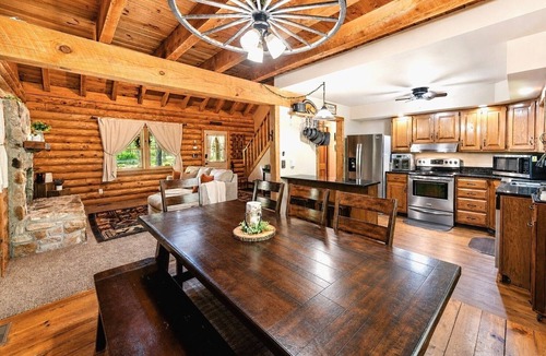 Georgetown Cabin | 15 min from Louisville KING Bed Spacious & Private 9 Person Luxury Hot tub