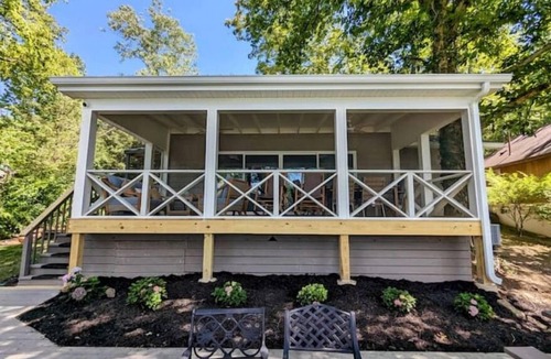 Williamstown Cottage | 15 mins from Ark Encounter! The Happy Lake Cottage