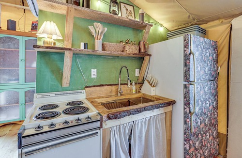 Trenton Cabin | 16 Mi to Lookout Mtn: Glamping Tent w/Hot Tub