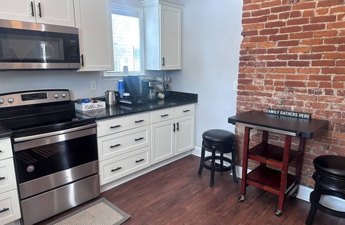 Lawrenceburg House | 1890's charm on Bourbon Trail- 7 distilleries w/in 25min! Bourbon Room in house!
