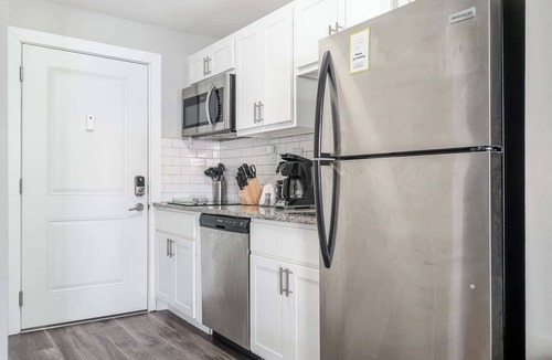 Chatham-Arch Apartment | 18BR 17BA Combined Apartments close to Lucas Oil Stadiom
