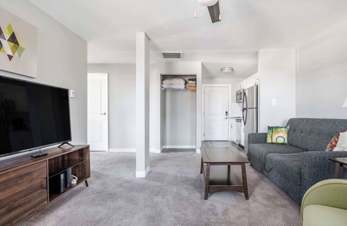 Chatham-Arch Apartment | 18BR 17BA Combined Apartments close to Lucas Oil Stadiom
