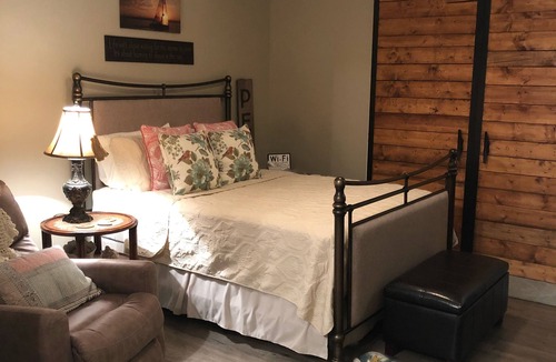 Kuttawa House | 1of2 Bedroom Suites at Lake Barkley Old Kuttawa, KY - w/golf cart