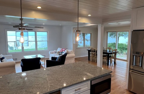 Valley Lee House | 2 Acre Oasis with Private Beach! Family and dog friendly!