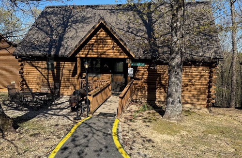 Notch Estates Cabin | 2 bed Log Cabin, w/2 Jacuzzi, 1 mi to SDC, pool, nature trails, private lake