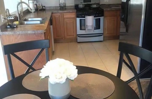 Chicago Ridge Apartment | 2-bedroom apartment in pleasant Oak Lawn with AC comfort