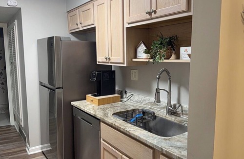 Bonnycastle Condo | 2-bedroom condo in adorable Louisville with AC and comfort