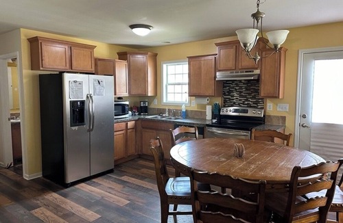 Hague Cottage | 2 Bedroom Cottage at Coles Point Marina