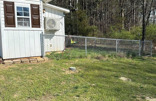 Calhoun Cottage | 2-bedroom cottage only half mile from interstate 75 in Calhoun. Dog friendly.