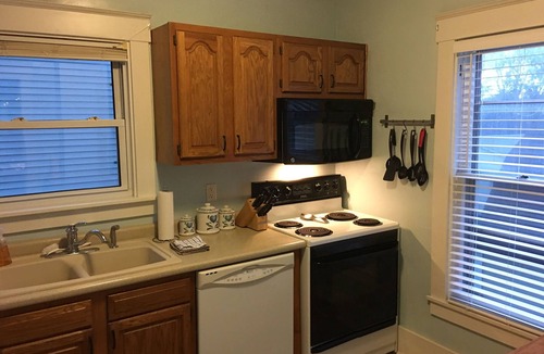 Decorah House | 2 Bedroom Downtown Bungalow- Must see!