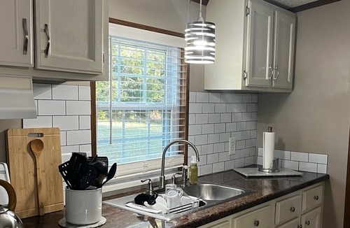 Grand Rivers House | 2-bedroom house in Grand Rivers with 2 Boat Ramps and Patti's Nearby - KY Lake