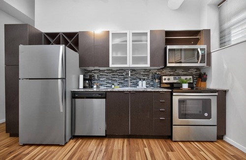 Downtown Cincinnati Apartment | 2 Bedroom |Pool| Paul Brown Stadium