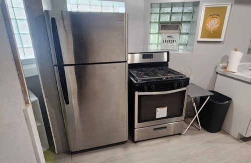 Woodlawn Condo | 2-bedroom walkable 2 BLOCKS University of Chicago & President Obama Center Condo
