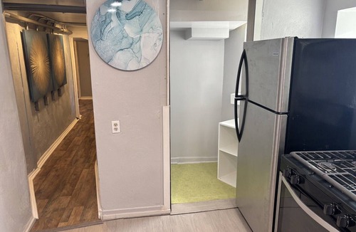 Woodlawn Condo | 2-bedroom walkable Chicago condo to President Obama Center & UniversityofChicago